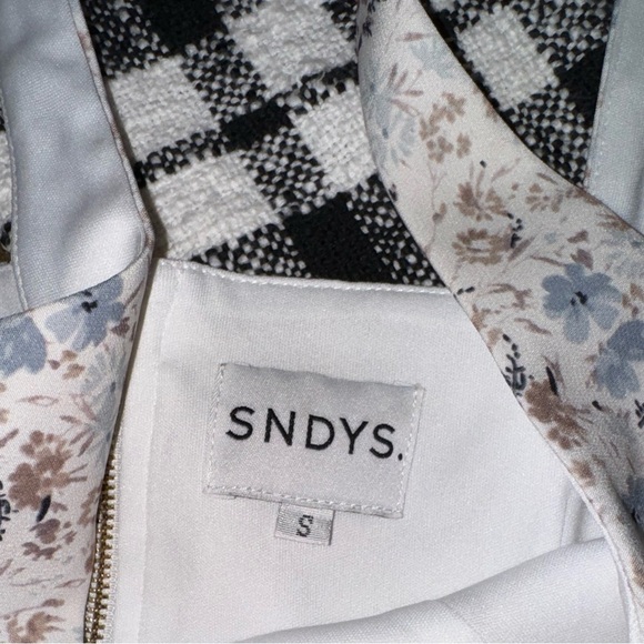 SYNDYS Neutral Floral V-Hem Cropped Zip Back Tank Top Size Small - Picture 7 of 8